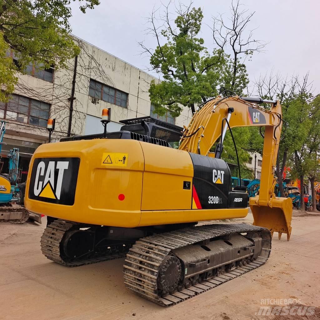 CAT 320 D2L حفارات زحافة