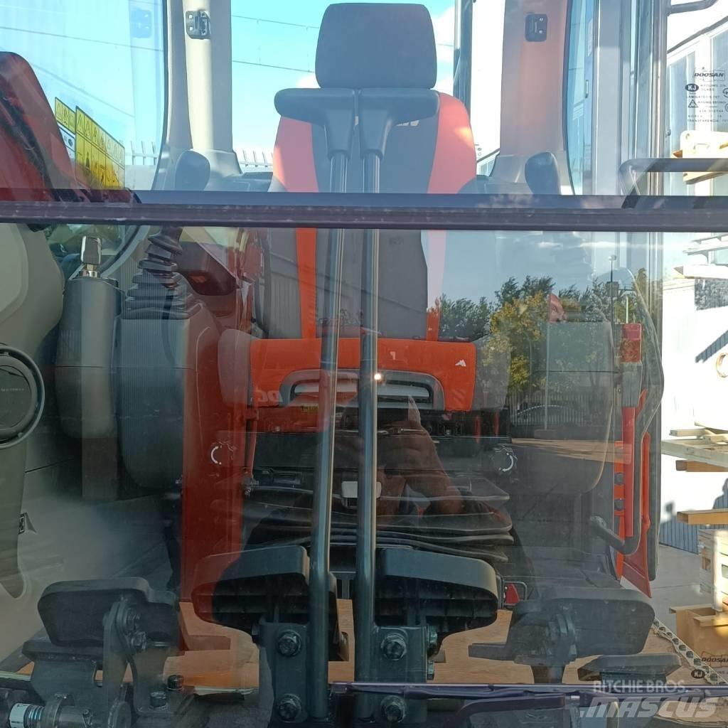 Doosan DX235NLC-5 حفارات زحافة