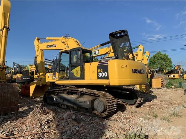 Komatsu PC300-7 حفارات زحافة