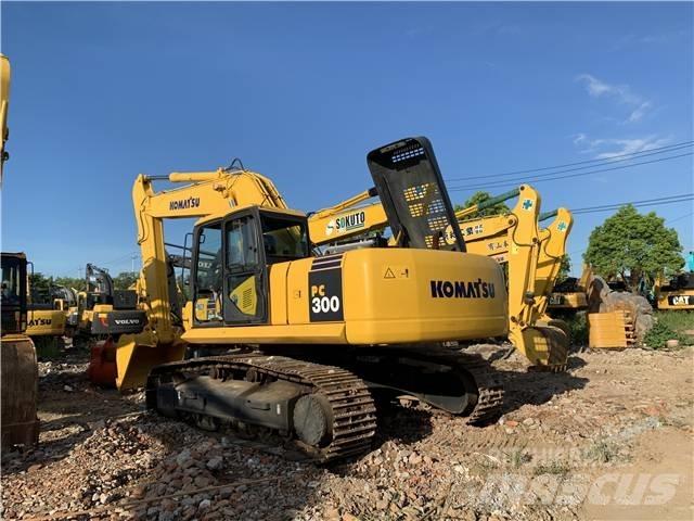 Komatsu PC300-7 حفارات زحافة