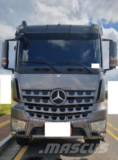 Mercedes-Benz 3951 عربات نقل قلابة للمواقع