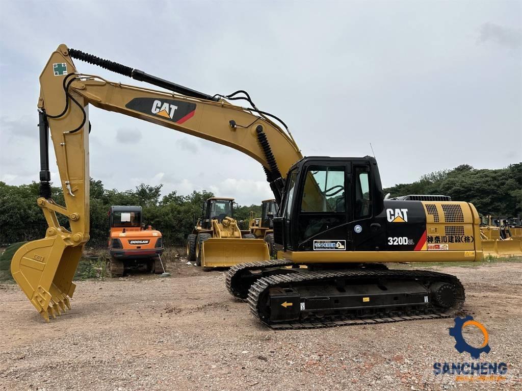 CAT 320 D L حفارات زحافة