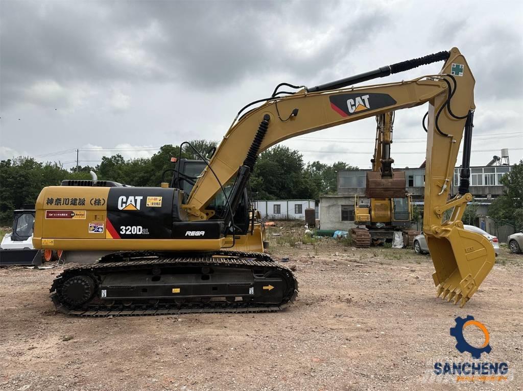 CAT 320 D L حفارات زحافة