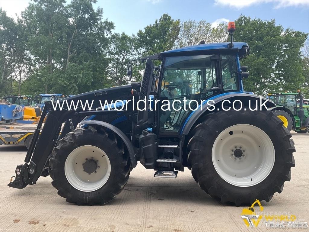 Valtra G 135 الجرارات