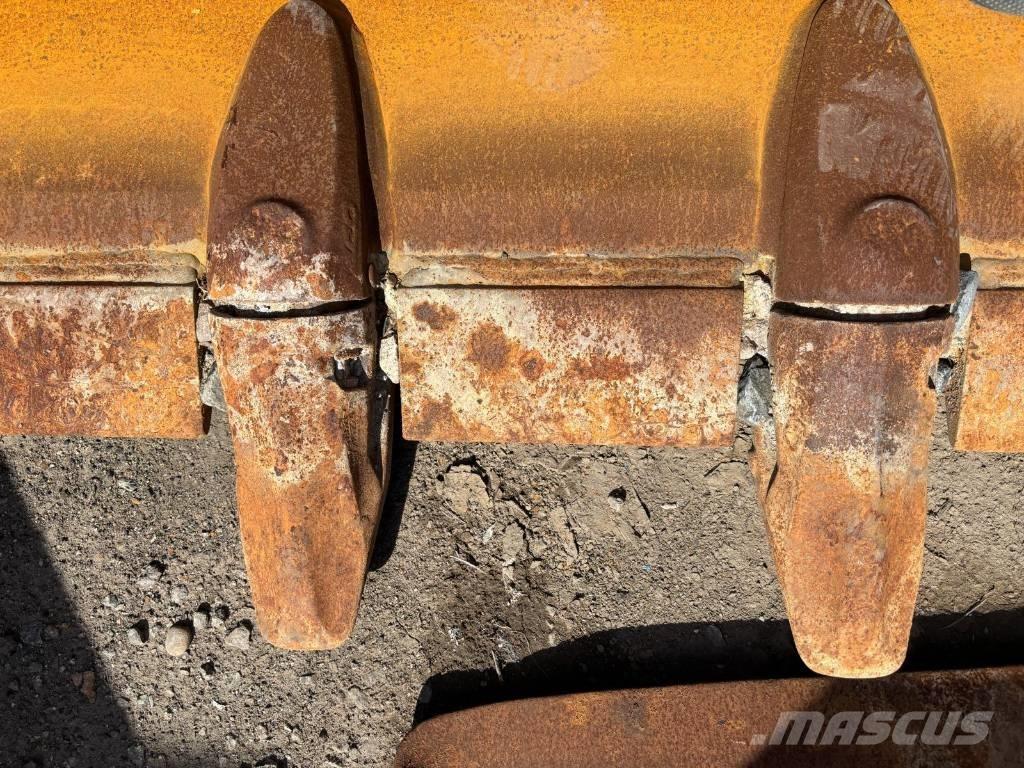 Volvo L 150 H دلاء