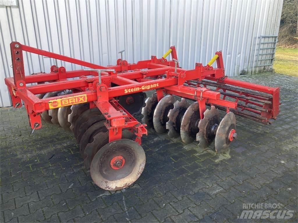 Brix BK 300 AX زحافات ساحقة