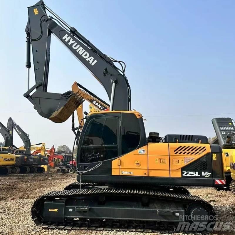 Hyundai R225 حفارات زحافة