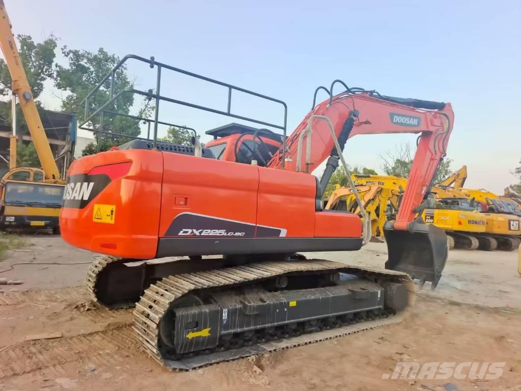 Doosan DX 225 حفارات زحافة