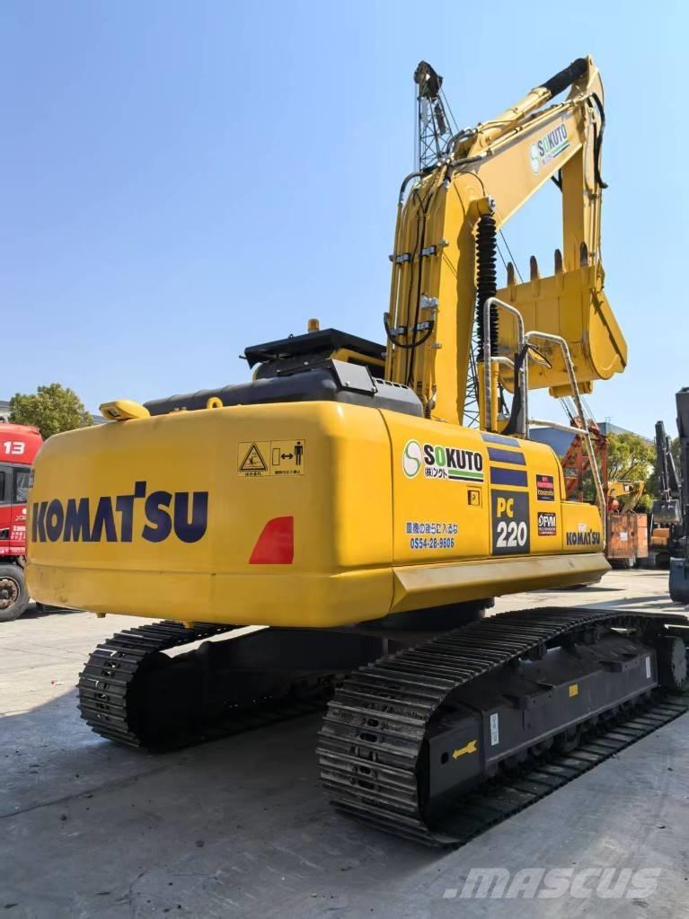 Komatsu PC 220-8 حفارات زحافة