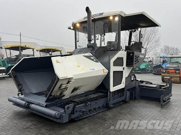 Volvo P 7820C معدات السفلتة