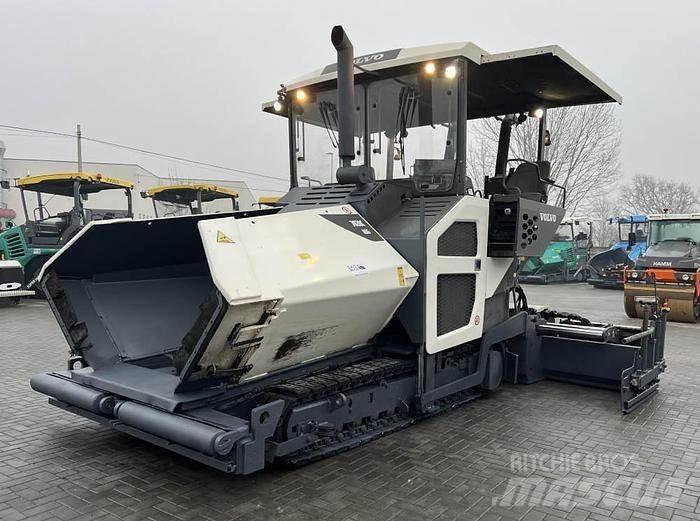 Volvo P 7820C معدات السفلتة