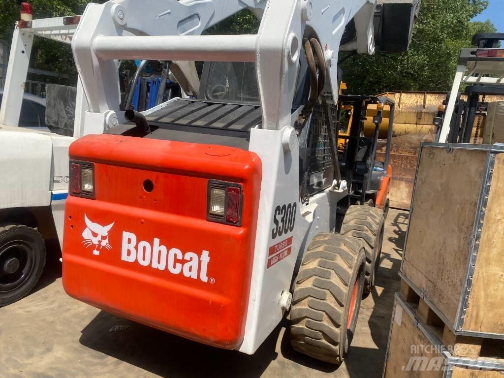 Bobcat S 300 لوادر انزلاقية التوجيه