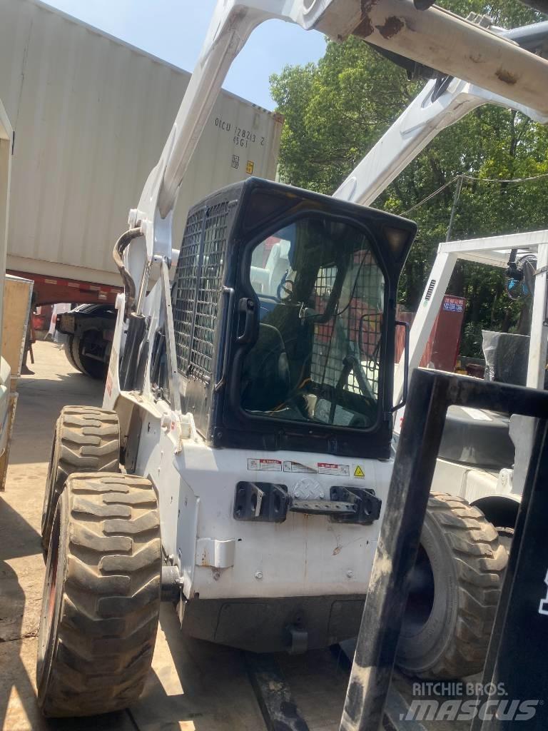 Bobcat S 300 لوادر انزلاقية التوجيه