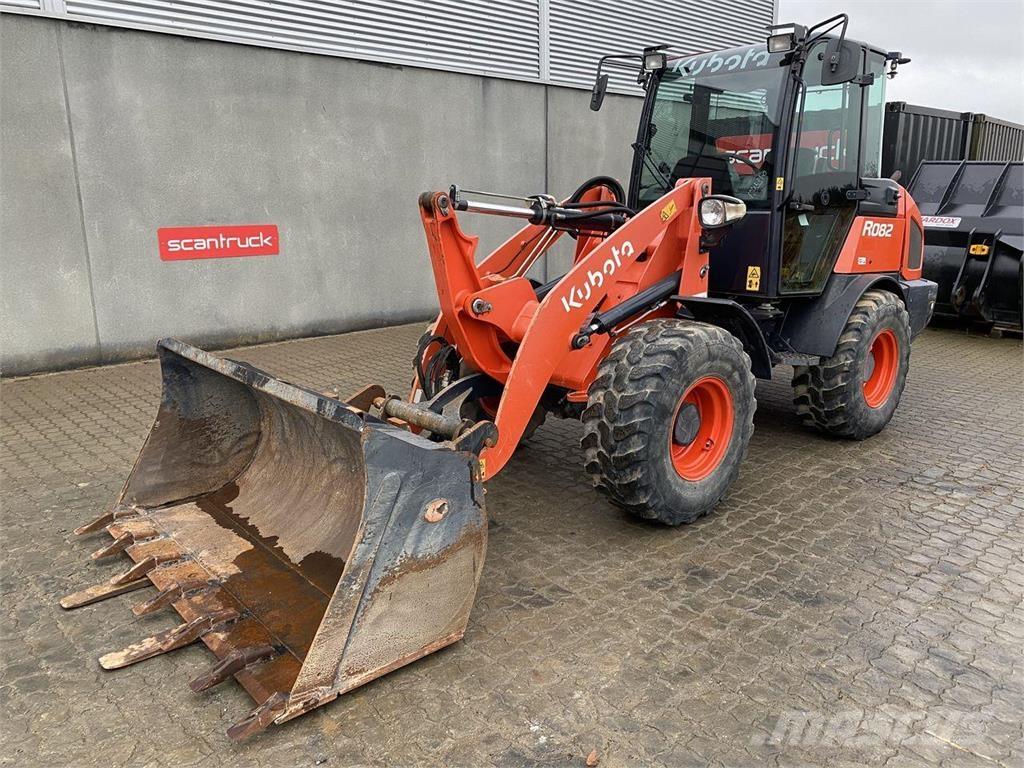 Kubota R082 لوادر متعددة الأغراض