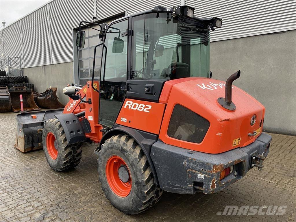 Kubota R082 لوادر متعددة الأغراض