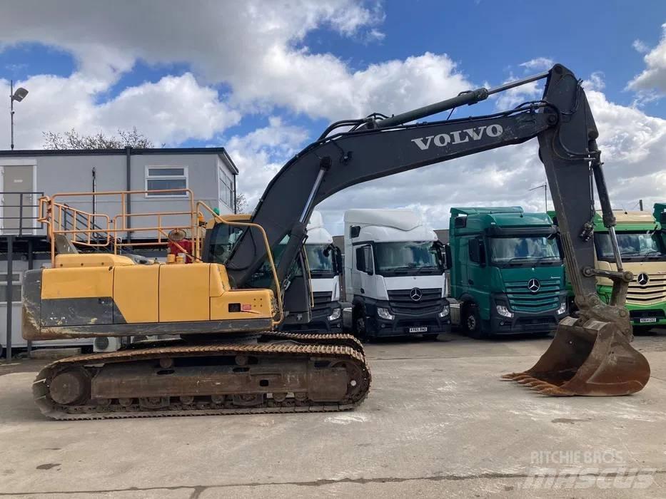 Volvo EC 220 DL حفارات زحافة