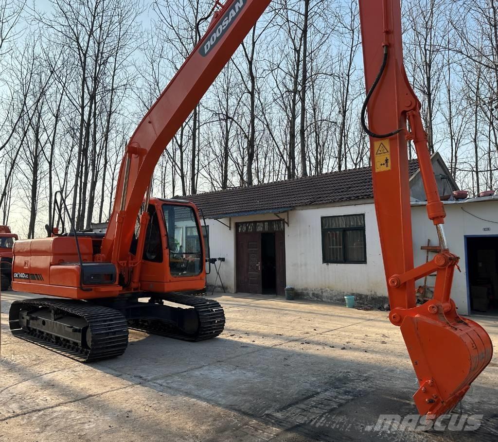 Doosan DX140LC حفارات زحافة
