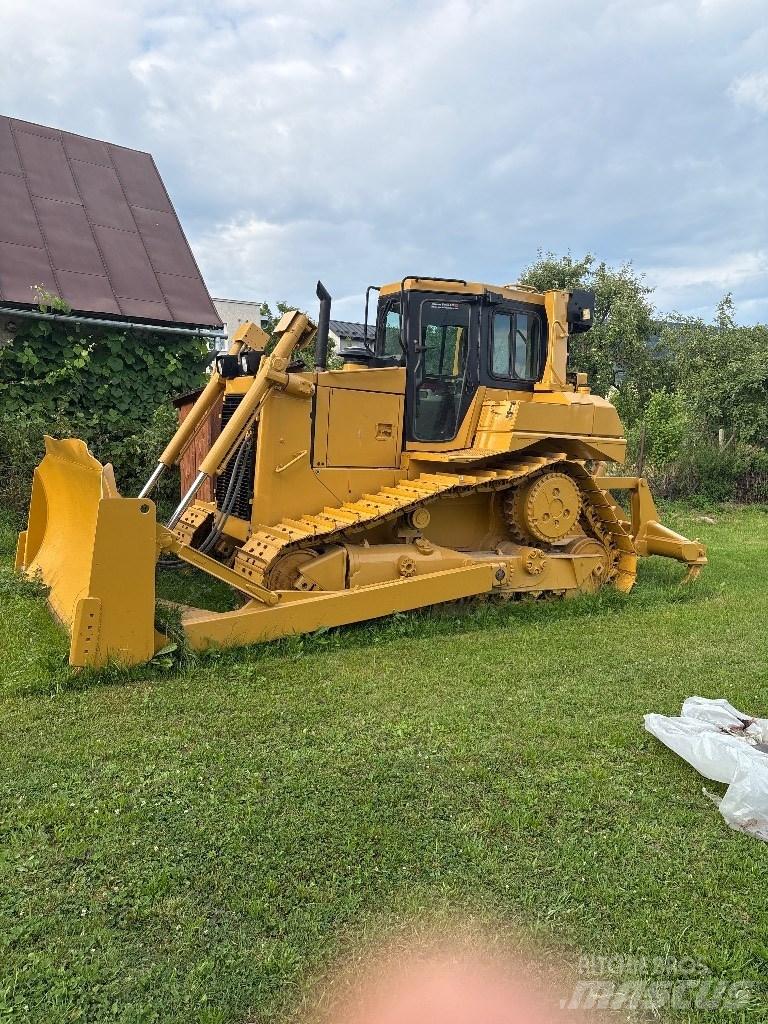 CAT D 6 R II بلدوزرات مجنزرة