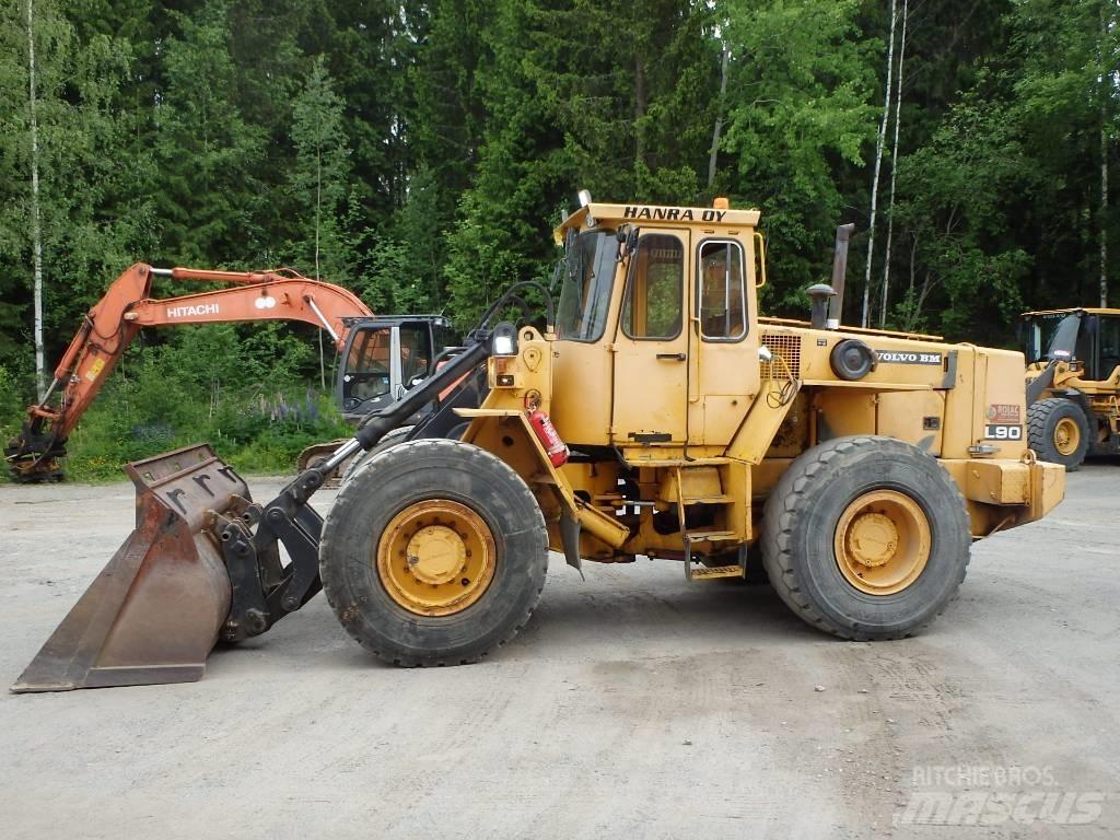 Volvo BM L 90 لوادر بعجل