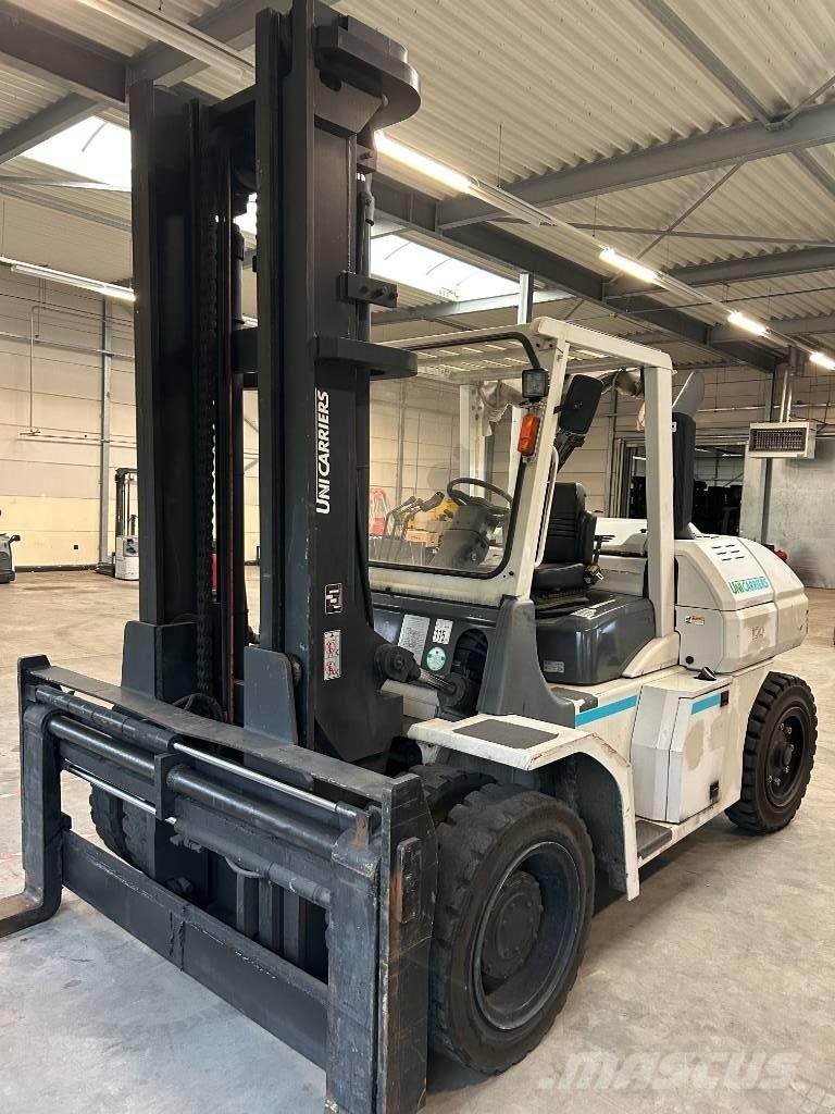 UniCarriers FD100-3 شاحنات الديزل