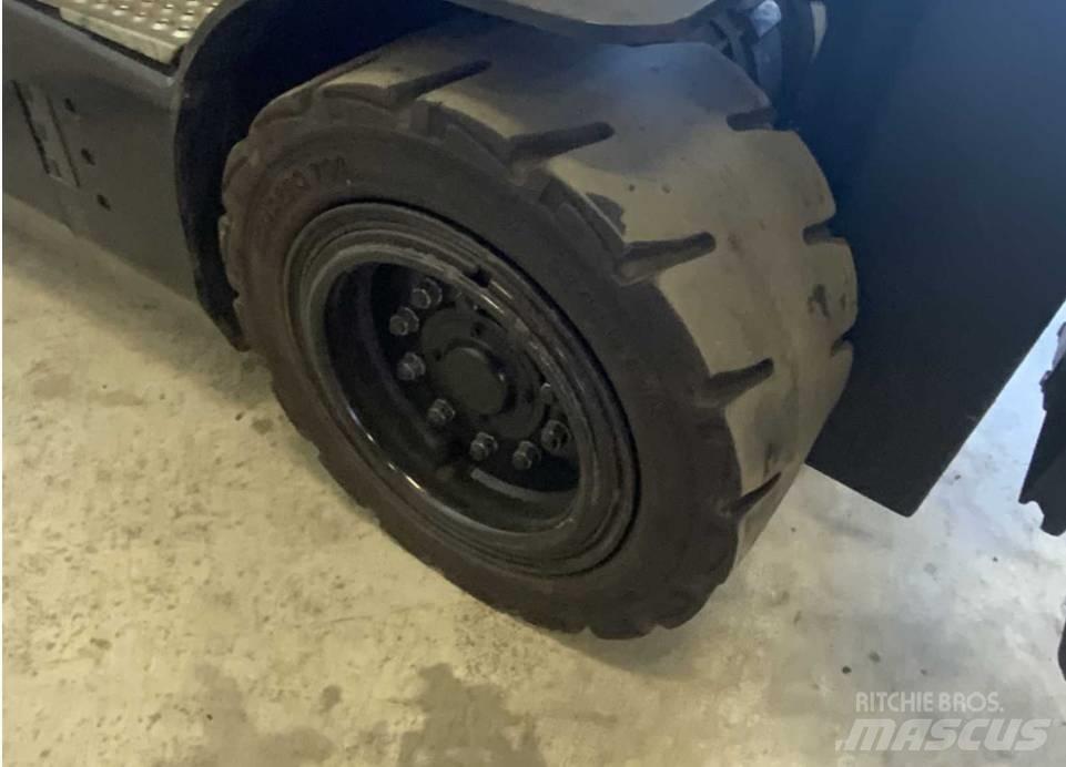 Doosan B 25 X-7 شاحنات ذات رافعات شوكية تعمل بالكهرباء
