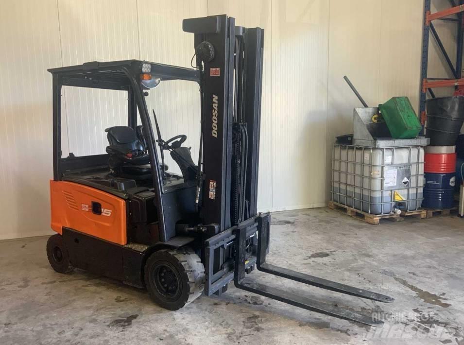 Doosan B 25 X-7 شاحنات ذات رافعات شوكية تعمل بالكهرباء