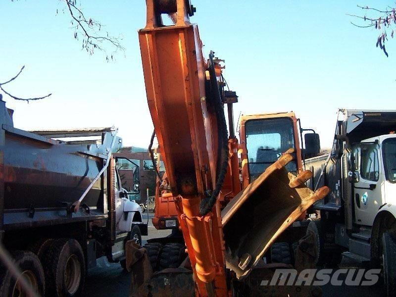 Daewoo S180W حفارات بعجل