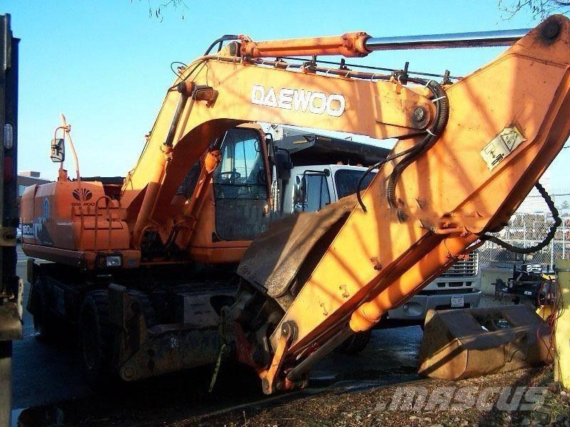 Daewoo S180W حفارات بعجل