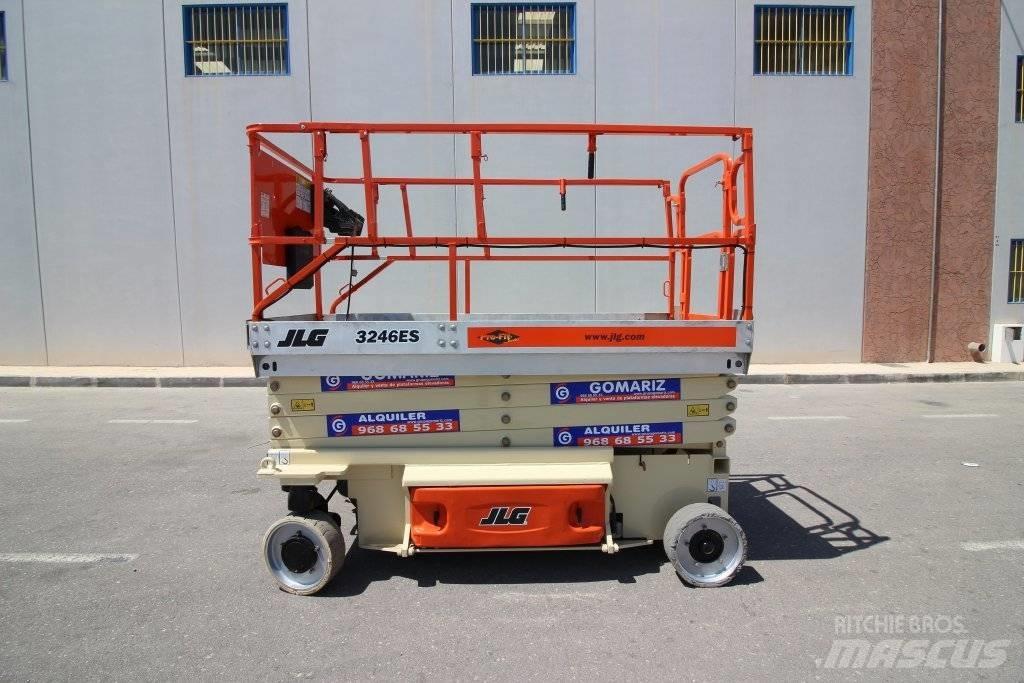 JLG 3246 ES رافعات مقصية الشكل