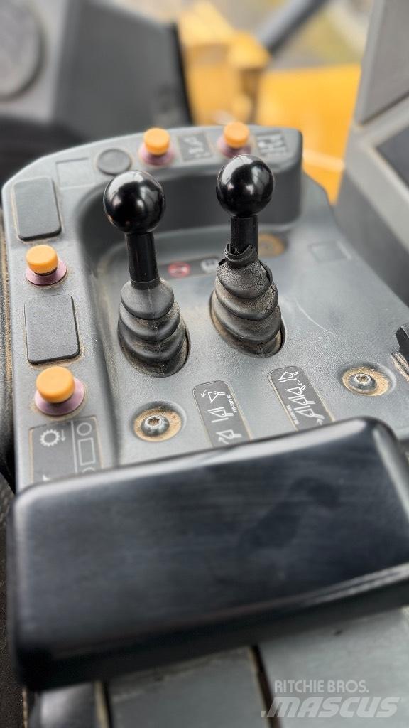 CAT 980 M لوادر بعجل