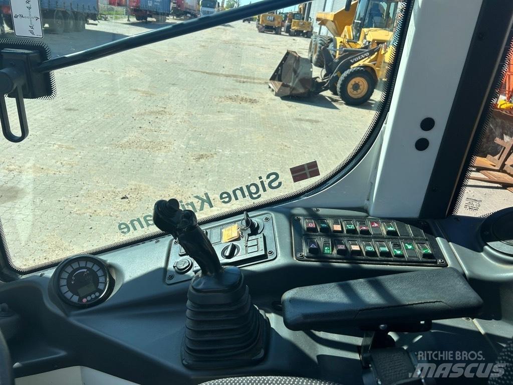 Liebherr L 506 لوادر بعجل