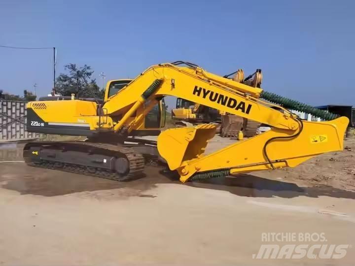 Hyundai R220 حفارات زحافة