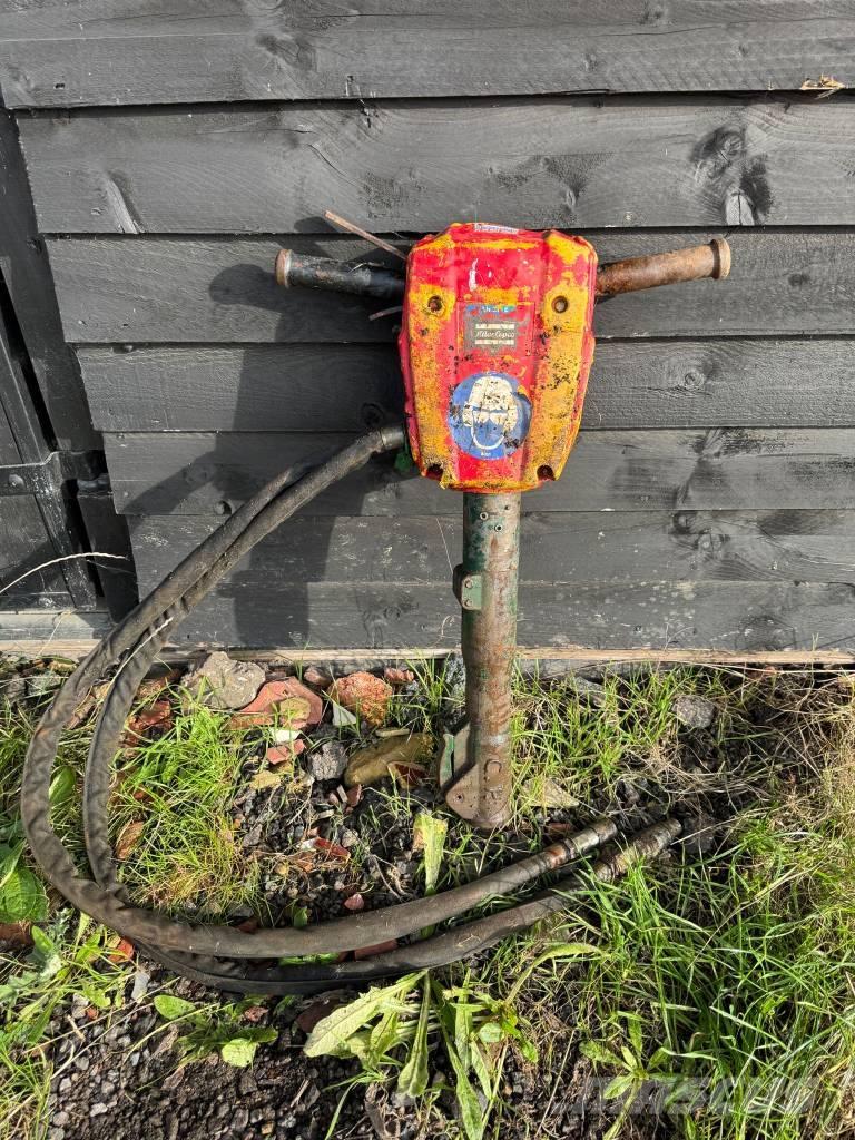 Atlas Copco BREAKER مطارق / كسارات