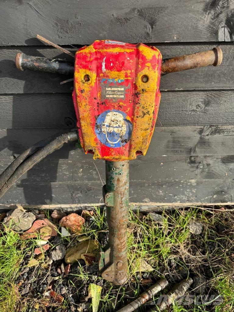 Atlas Copco BREAKER مطارق / كسارات