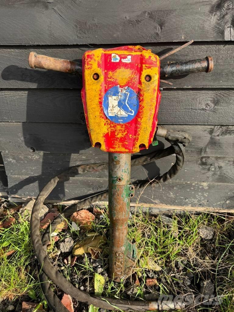 Atlas Copco BREAKER مطارق / كسارات