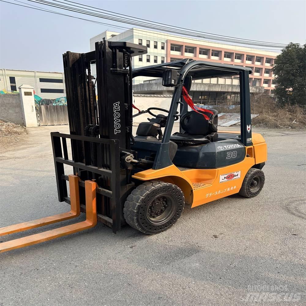 Toyota 62-7 FD N 30 شاحنات الديزل