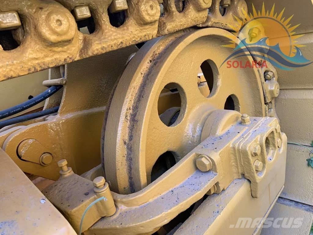 CAT D 5 K بلدوزرات مجنزرة