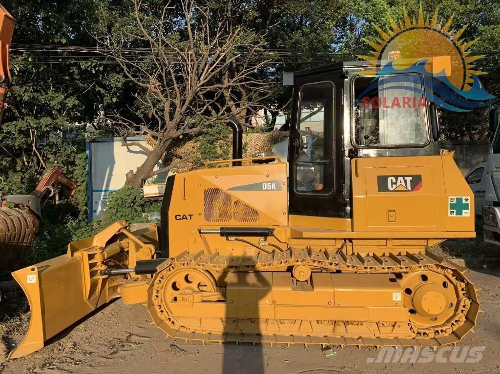 CAT D 5 K بلدوزرات مجنزرة