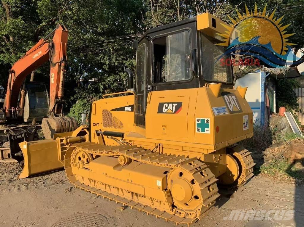 CAT D 5 K بلدوزرات مجنزرة