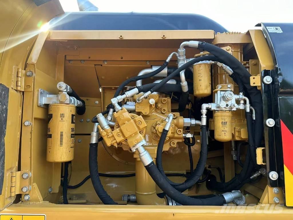 CAT 330 D حفارات زحافة
