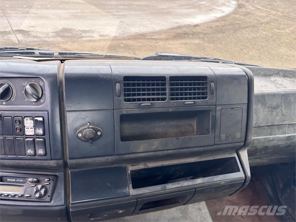 MAN TGL 12.180 شاحنات بمقصورة وهيكل