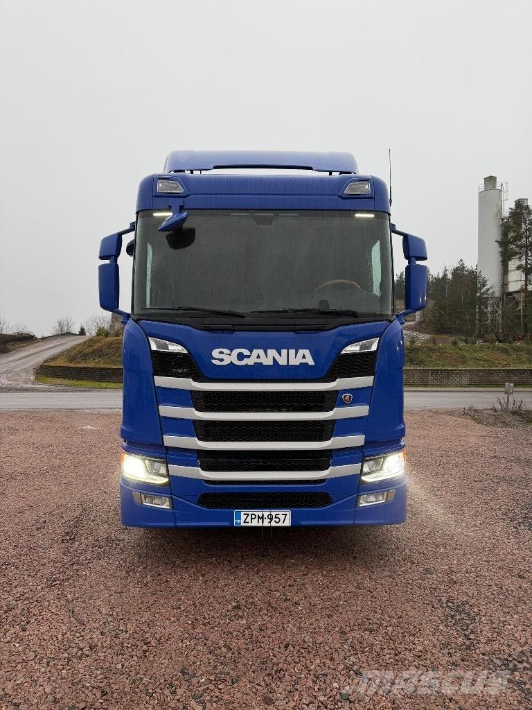 Scania R540B8x4*4NB شاحنات بمقصورة وهيكل