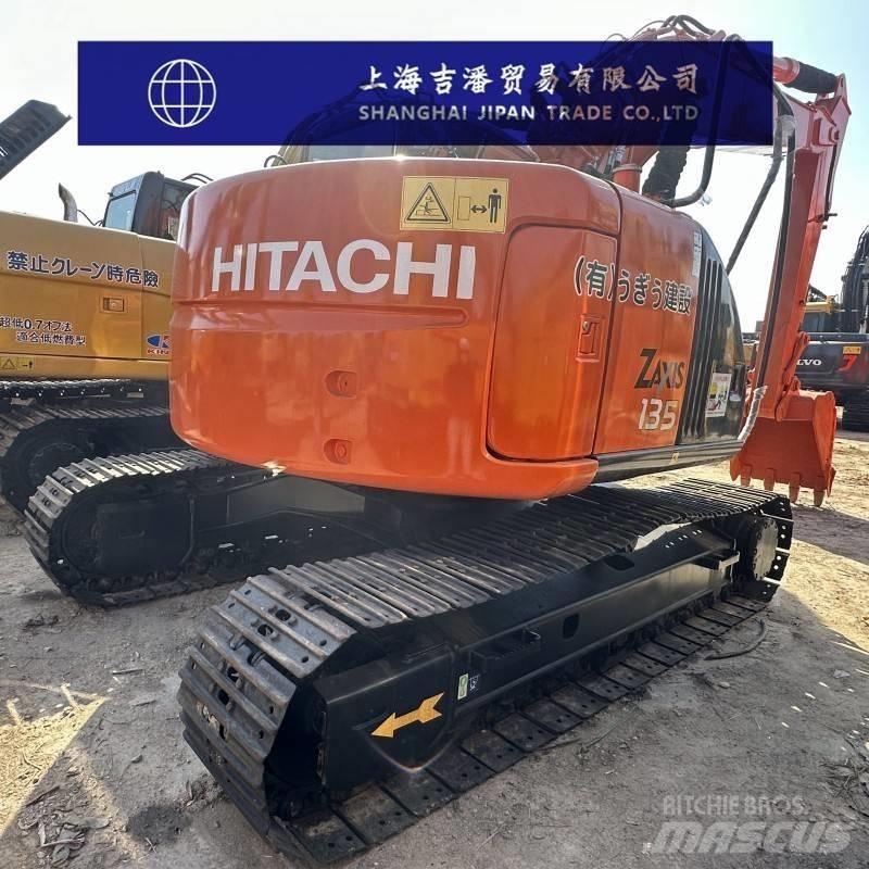 Hitachi ZX 135 حفارات زحافة