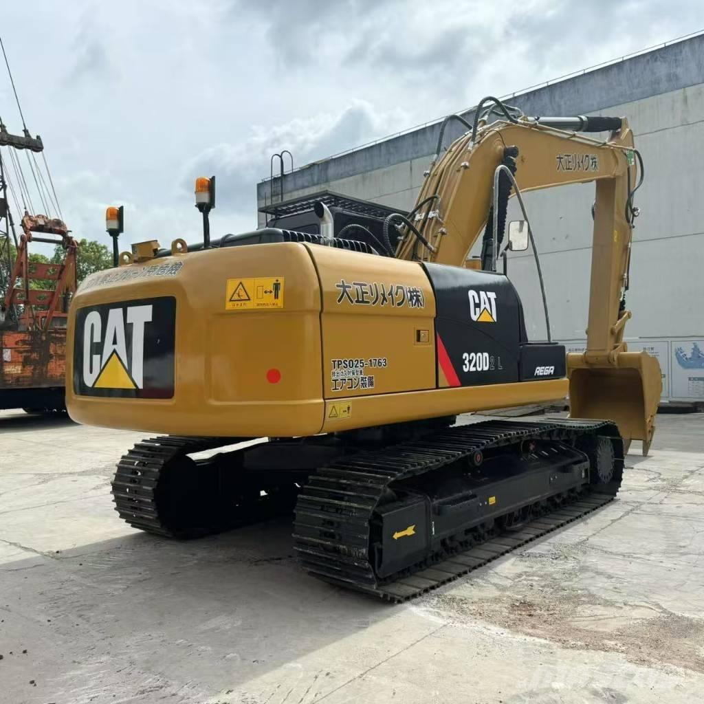 CAT 320D2 حفارات زحافة