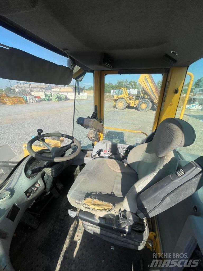 Volvo L 120 E لوادر بعجل