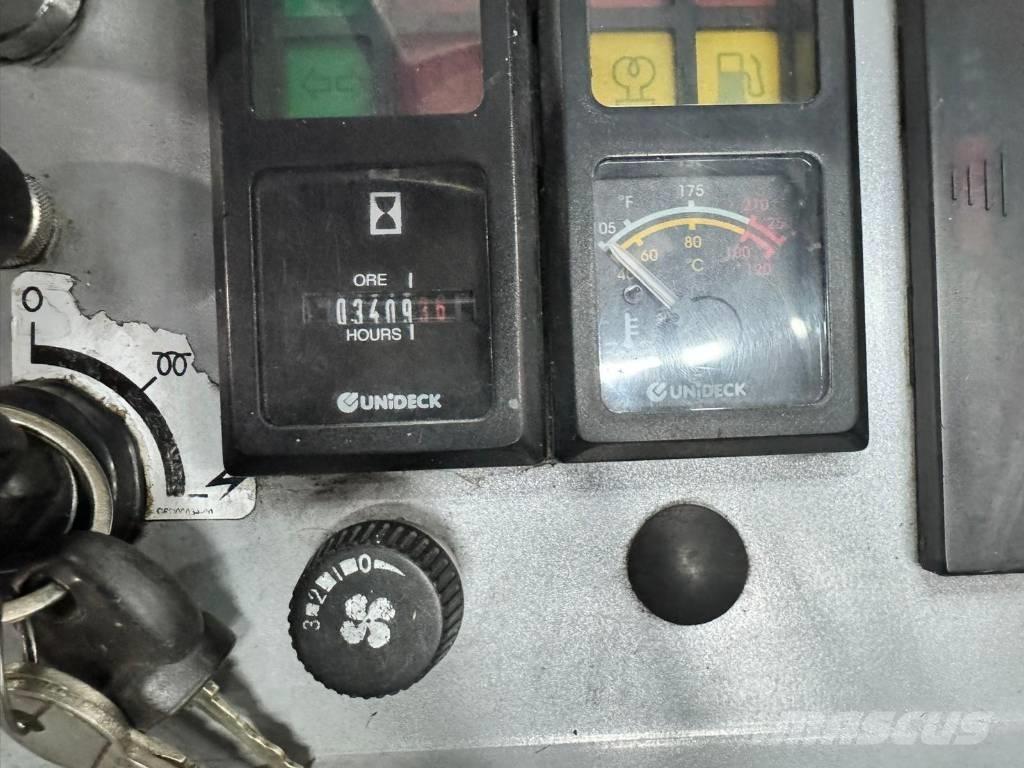 Combilift C3000CB لوادر جانبية