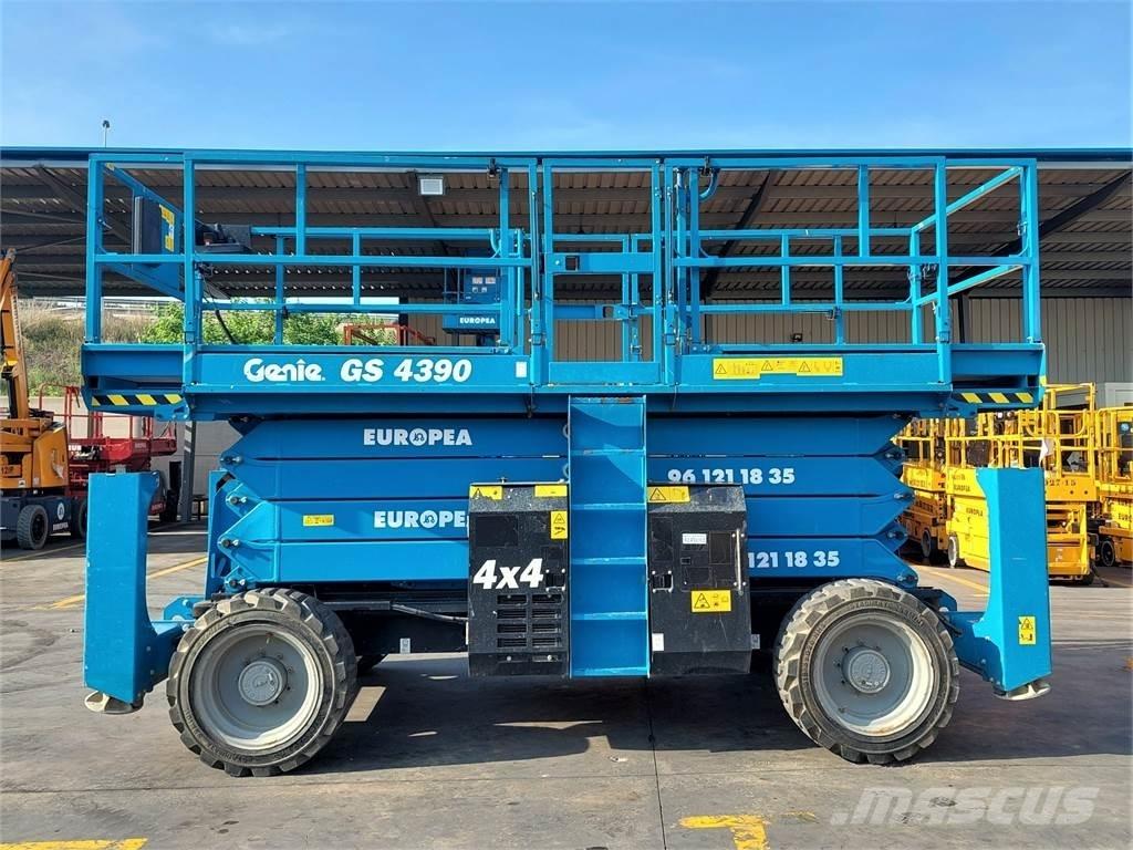 Genie GS4390 رافعات مقصية الشكل