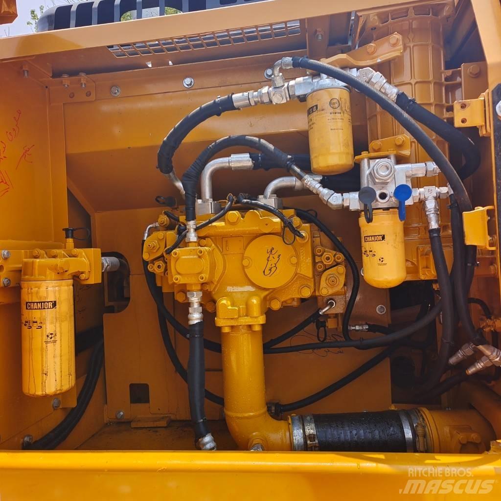 CAT 324 D L حفارات زحافة