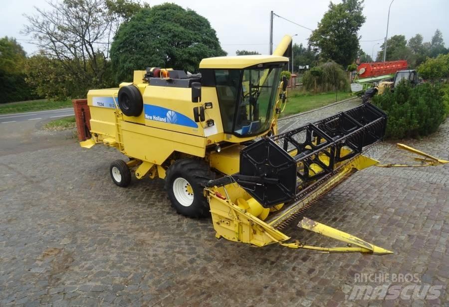 New Holland TC 54 حصادات