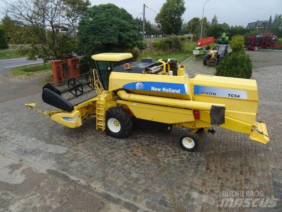 New Holland TC 54 حصادات